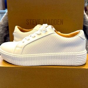 Steve Madden Toliver white sneakers. Women. Size: 7.5
